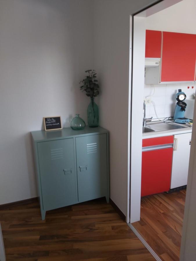 Well Located Flat With Balcony Apartman Düsseldorf Kültér fotó