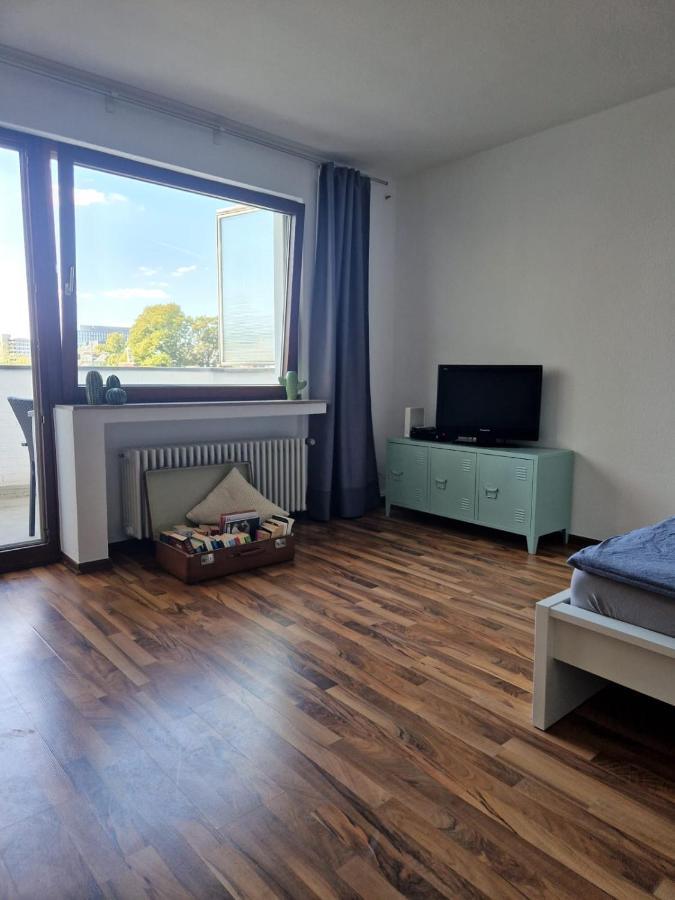 Well Located Flat With Balcony Apartman Düsseldorf Kültér fotó